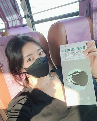 에버그린 순면 끈조절 KF80 마스크 - 화이트/블랙 컬러 대형 - 10매 — 5점을 준 리뷰어가 2021년 7월 올린 사용 사진