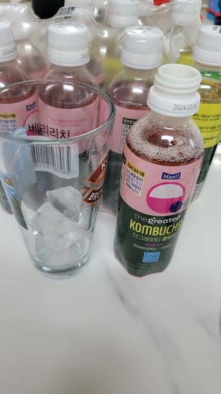 더그레잇티 콤부차 [매일유업] 더그레잇티 44kcal 콤부차 300ml *12개입 (오리지널 6개+베리리치 6개) — 5점을 준 리뷰어가 2023년 7월 올린 사용 사진
