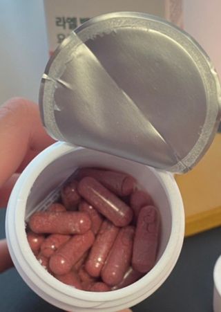 라엘 밸런스 3종 (질 건강 리스펙타 프로바이오틱스, 월경케어 보라지유, 요로건강 크랜베리) 랜덤 증정 1개 — 4점을 준 리뷰어가 2022년 11월 올린 사용 사진