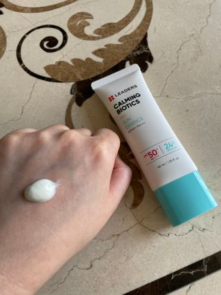 리더스코스메틱 리더스 카밍 바이오틱스 선 에센스 SPF 50+ PA++++ — 4점을 준 리뷰어가 2022년 8월 올린 사용 사진