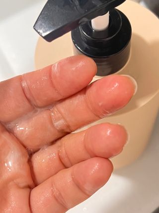 프리마인 더이상 뻣뻣하고 효과없는 탈모샴푸는 NO. 근본부터 케어하는 셀베이스 그린티샴푸(500ml) — 5점을 준 리뷰어가 2023년 5월 올린 사용 사진