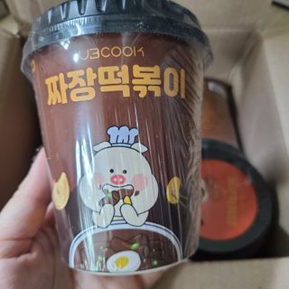 유비쿡 컵떡볶이 매운컵떡볶이2개/ 짜장컵떡볶이 2개  총 4개세트 — 5점을 준 리뷰어가 2021년 2월 올린 사용 사진