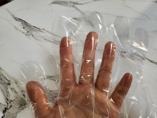 노플(NOPL) 노플 친환경 바이오 산화 생분해  항균 일회용 위생 비닐장갑 100매 + 지퍼백 소형, 대형 — 5점을 준 리뷰어가 2021년 9월 올린 사용 사진