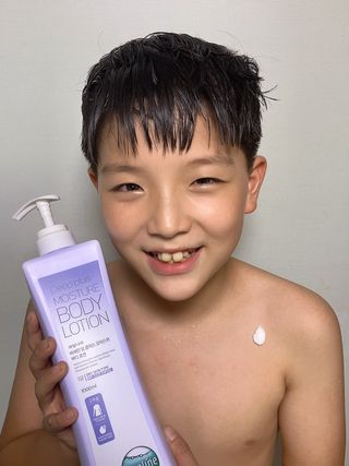 [과일나라] 바세린 모이스처 바디로션 1000ml 2종 — 5점을 준 리뷰어가 2021년 10월 올린 사용 사진