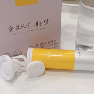 [슬림드랍 레몬맛] 건기식 다이어트 보조제 겸 비타민 — 3.5점을 준 리뷰어가 2022년 1월 올린 사용 사진