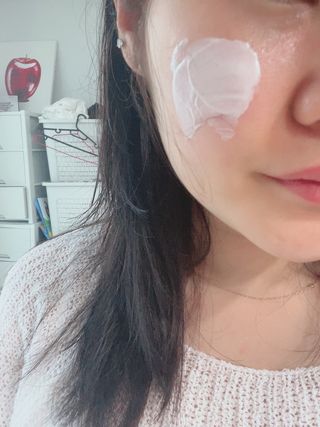 리더스코스메틱 리더스 카밍 바이오틱스 선 에센스 SPF 50+ PA++++ — 4점을 준 리뷰어가 2022년 7월 올린 사용 사진