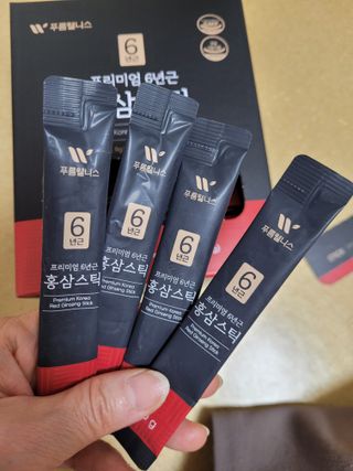 [푸름웰니스] 프리미엄 6년근 홍삼스틱 3mg x 100포 — 5점을 준 리뷰어가 2022년 4월 올린 사용 사진