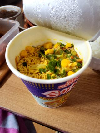 NISSIN 닛신 컵누들  4종 - 씨푸드오리지날, 씨푸드 스파이시, 씨푸드 커리, 씨푸드 XO소스 — 5점을 준 리뷰어가 2023년 2월 올린 사용 사진