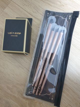 툴앤썸 로즈골드 에디션 아이 메이크업 브러쉬 4종+툴앤썸 어썸 블랙 멜로우 블렌딩 스펀지 — 5점을 준 리뷰어가 2021년 2월 올린 사용 사진