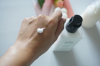 줄라이 모닝 _ JULY MORNING 줄라이모닝 하이드레이팅 퍼퓸드 바디앤핸드 에멀젼 — 5점을 준 리뷰어가 2021년 10월 올린 사용 사진