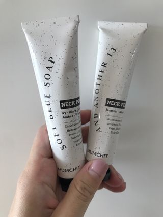 멈칫(MUMCHIT) 넥퍼퓸 NECKPERFUME 2가지 향 — 4점을 준 리뷰어가 2021년 11월 올린 사용 사진