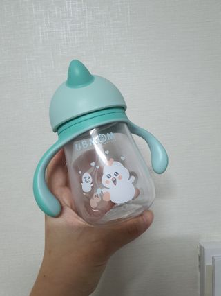유비맘 트라이탄 코니빨대컵_컬러 랜덤 발송 — 5점을 준 리뷰어가 2021년 1월 올린 사용 사진