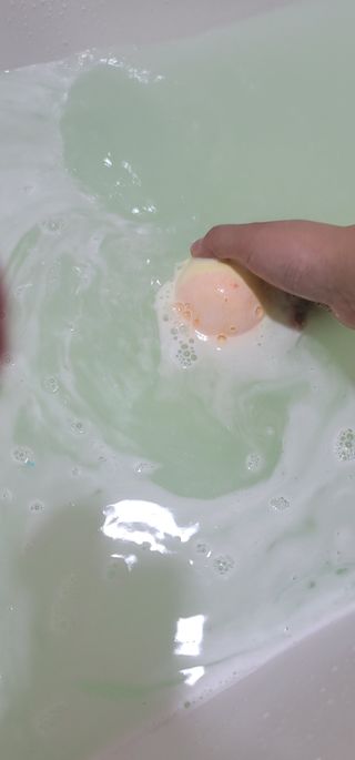 소담스퀘어 상암 Evreryday Bath Bomb Day7(에브리데이 배쓰밤 데이7) / 7종 중 2종 랜덤발송 — 5점을 준 리뷰어가 2022년 11월 올린 사용 사진