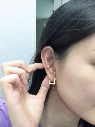 [골드앤디어] 14K 사각 네모 원터치 귀걸이_3color — 4.5점을 준 리뷰어가 2021년 6월 올린 사용 사진