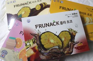 프루낵 제주감귤 초코12봉입 4종(화이트초코,다크초코,요구르트초코,콜라초코)  57.6g(4.8g*12봉입) !!! — 4점을 준 리뷰어가 2022년 11월 올린 사용 사진
