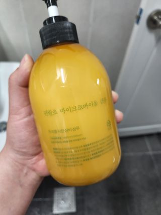 방방곳곳 편림초 마이크로바이옴 샴푸 — 5점을 준 리뷰어가 2022년 4월 올린 사용 사진