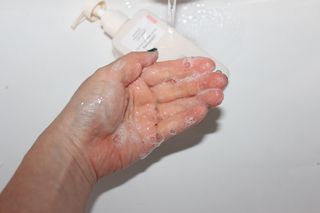 로우퀘스트 베리어 인핸싱 클렌저 190ml — 5점을 준 리뷰어가 2023년 10월 올린 사용 사진