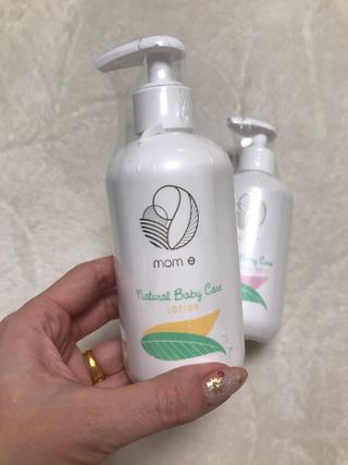 mom e 맘이 내추럴 베이비 케어 샴푸앤바스+로션 — 5점을 준 리뷰어가 2021년 1월 올린 사용 사진