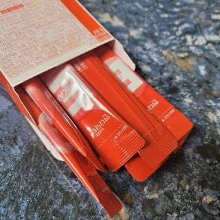 [인디닥터] 타이탄 BCAA 프로틴 젤리스틱 — 5점을 준 리뷰어가 2022년 5월 올린 사용 사진