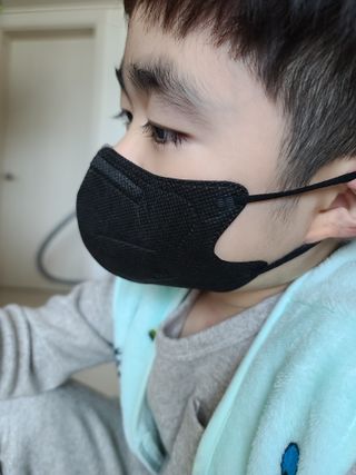 [심폐소생소] 오늘의마스크 KF94 소형 초등학생 어린이 마스크 — 5점을 준 리뷰어가 2021년 12월 올린 사용 사진