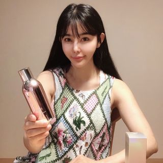 Re:NK 리엔케이 핑크 볼륨 래디언스 컬러크림 — 5점을 준 리뷰어가 2021년 7월 올린 사용 사진