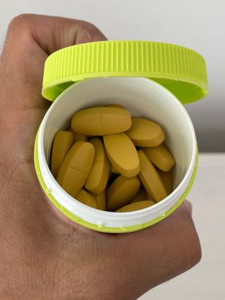 Swisse 스위스 고함량 밀크씨슬 35,000mg 60정 — 5점을 준 리뷰어가 2021년 11월 올린 사용 사진