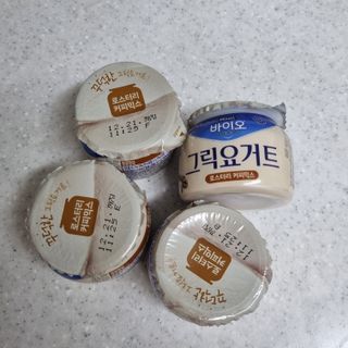 매일바이오 그릭요거트 오리지널 플레인 4개, 로스터리 커피믹스 4개 — 4.5점을 준 리뷰어가 2021년 12월 올린 사용 사진