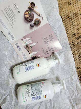 mom e 맘이 내추럴 베이비 케어 샴푸앤바스+로션 — 5점을 준 리뷰어가 2021년 1월 올린 사용 사진