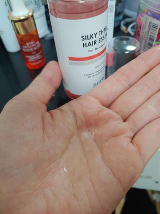 썸헤어 / SUMHAIR 썸헤어 실키 테라피 헤어 에센스 — 3점을 준 리뷰어가 2021년 4월 올린 사용 사진