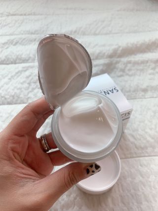 산수시 아쿠아 베네핏 24h 수부지 물광 속건조 수분크림 50ml — 5점을 준 리뷰어가 2021년 6월 올린 사용 사진