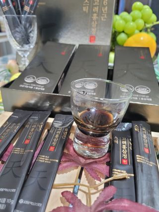 서울약사신협_6년근 고려홍삼정 천스틱 10g 30포 — 5점을 준 리뷰어가 2021년 11월 올린 사용 사진