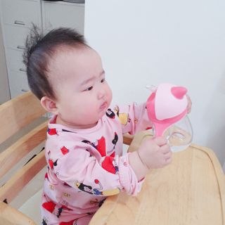 유비맘 트라이탄 코니빨대컵_컬러 랜덤 발송 — 5점을 준 리뷰어가 2021년 2월 올린 사용 사진