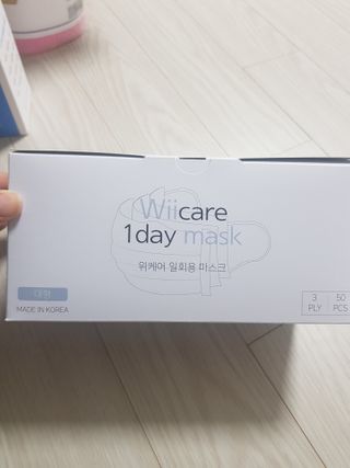 위케어 원데이 덴탈마스크 50매 화이트 대형 국내생산 — 5점을 준 리뷰어가 2021년 2월 올린 사용 사진