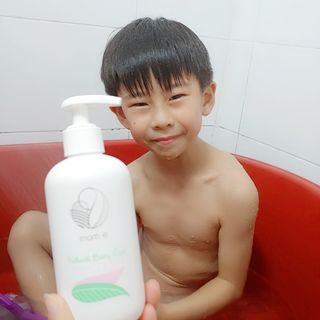 mom e 맘이 내추럴 베이비 케어 샴푸앤바스+로션 — 3점을 준 리뷰어가 2021년 1월 올린 사용 사진