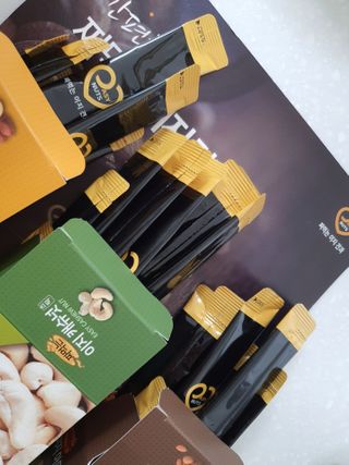 짜먹는 이지견과 짜먹는 이지아몬드, 짜먹는 이지허니피넛, 짜먹는 이지캐슈넛 각 10g X  10포 — 5점을 준 리뷰어가 2021년 3월 올린 사용 사진