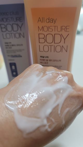 [과일나라] 바세린 모이스처 바디로션 1000ml 2종 — 5점을 준 리뷰어가 2021년 10월 올린 사용 사진