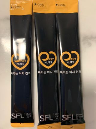 짜먹는 이지견과 짜먹는 이지아몬드, 짜먹는 이지허니피넛, 짜먹는 이지캐슈넛 각 10g X  10포 — 5점을 준 리뷰어가 2021년 1월 올린 사용 사진