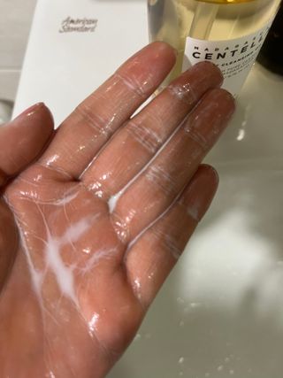 스킨1004 [SKIN1004] 마다가스카르 센텔라 라이트 클렌징 오일 200ml — 5점을 준 리뷰어가 2024년 7월 올린 사용 사진