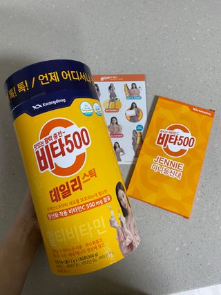 광동생활건강 [광동] 제니비타민C 비타500데일리스틱 180포+제니등신대+제니스티커 — 5점을 준 리뷰어가 2021년 12월 올린 사용 사진