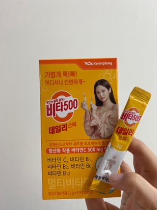 광동생활건강 [제니에디션] 비타500데일리스틱 gift set 60포+제니굿즈 3종+쇼핑백 — 5점을 준 리뷰어가 2021년 11월 올린 사용 사진