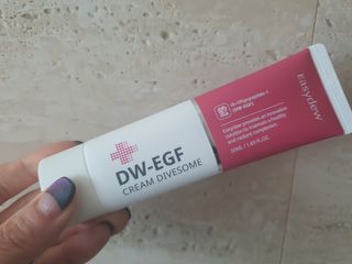 이지듀 DW-EGF 크림 다이브좀_콜라겐이 쏙쏙, 탄력피부로 다이빙 — 3점을 준 리뷰어가 2021년 2월 올린 사용 사진