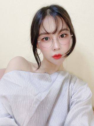 뷰맵  풀티타늄 초경량 9g 모던 판토 YOURS VM1024 SLV — 5점을 준 리뷰어가 2021년 9월 올린 사용 사진