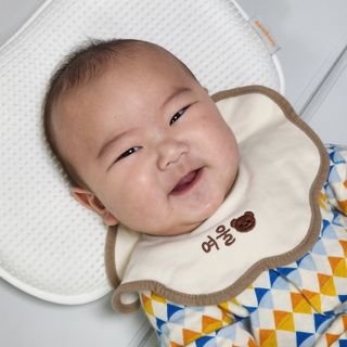 일상유희 newborn 뉴본필로우 아기두상관리베개 — 5점을 준 리뷰어가 2023년 1월 올린 사용 사진