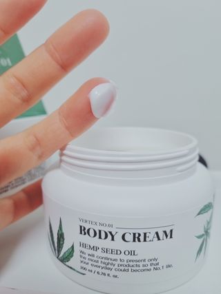 버텍스넘버원 버텍스 넘버원 햄프씨드오일 핸드밤, 바디크림 — 5점을 준 리뷰어가 2022년 3월 올린 사용 사진