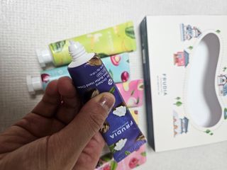 [후르디아] 골라쓰는 과즙향 핸드크림 기프트세트 — 5점을 준 리뷰어가 2023년 12월 올린 사용 사진