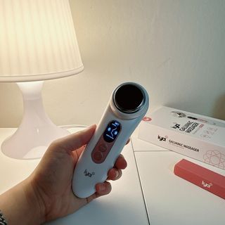 올인원 피부관리 이야 갈바닉 마사지기 — 3.5점을 준 리뷰어가 2023년 3월 올린 사용 사진