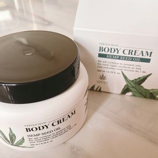 버텍스넘버원 버텍스 넘버원 햄프씨드오일 핸드밤, 바디크림 — 4점을 준 리뷰어가 2022년 3월 올린 사용 사진