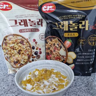 씨알푸드 씨알로 그래놀라 2종 후르츠+크랜베리 아몬드 — 5점을 준 리뷰어가 2022년 7월 올린 사용 사진