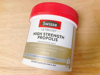 Swisse 스위스 고함량 프로폴리스 2,000mg 210정 — 5점을 준 리뷰어가 2021년 11월 올린 사용 사진