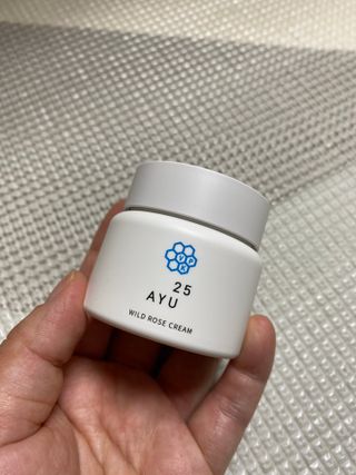 AYU25[아유트웬티파이브]다마스크로즈워터 베이스 천연 수분 촉촉 크림 — 4점을 준 리뷰어가 2021년 4월 올린 사용 사진